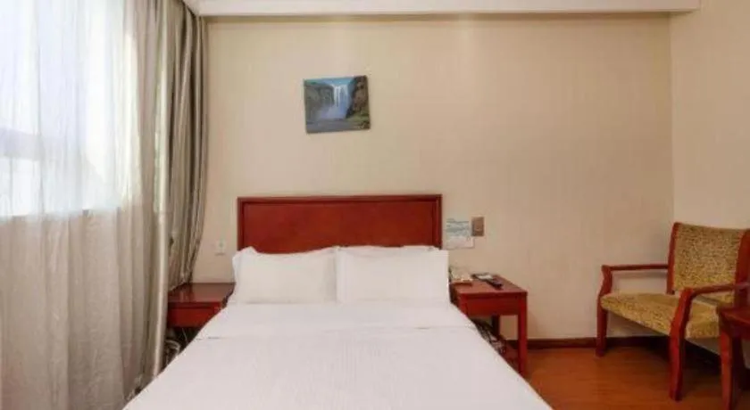 Bed in GreenTree Inn Suzhou Railway Station North Square Haobainian Wedding Dress City Express Hotel