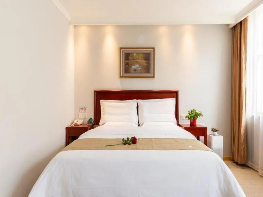 Bed in GreenTree Inn Beijing Tonzhou Maju Bridge No.2 Express Hotel
