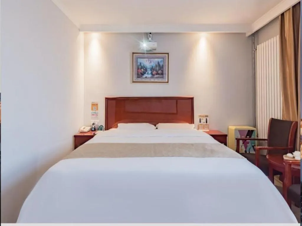Bed in GreenTree Inn Beijing Tonzhou Maju Bridge No.2 Express Hotel