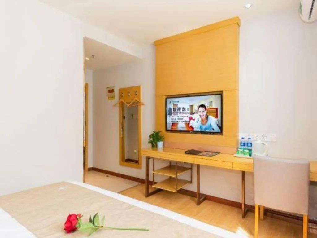 Bed in GreenTree Inn Beijing Tonzhou Maju Bridge No.2 Express Hotel