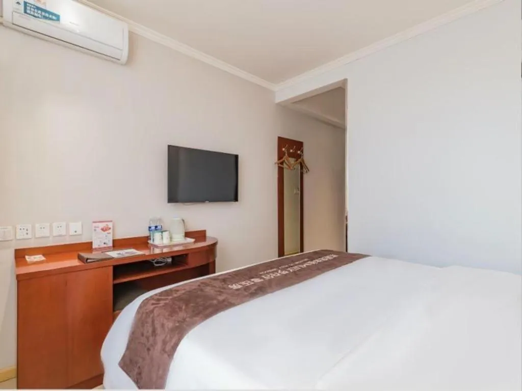 Bed in GreenTree Inn Beijing Tonzhou Maju Bridge No.2 Express Hotel