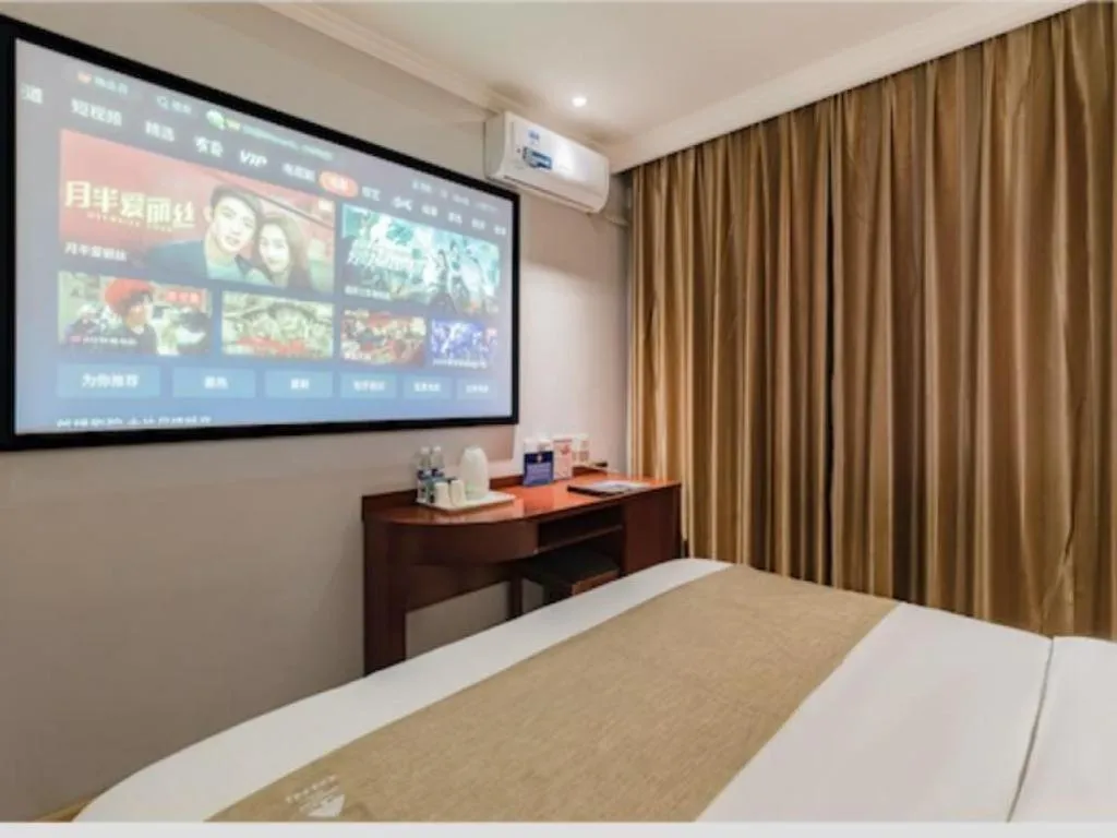 Bed in GreenTree Inn Beijing Tonzhou Maju Bridge No.2 Express Hotel