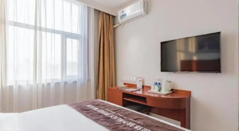 Bed in GreenTree Inn Beijing Tonzhou Maju Bridge No.2 Express Hotel