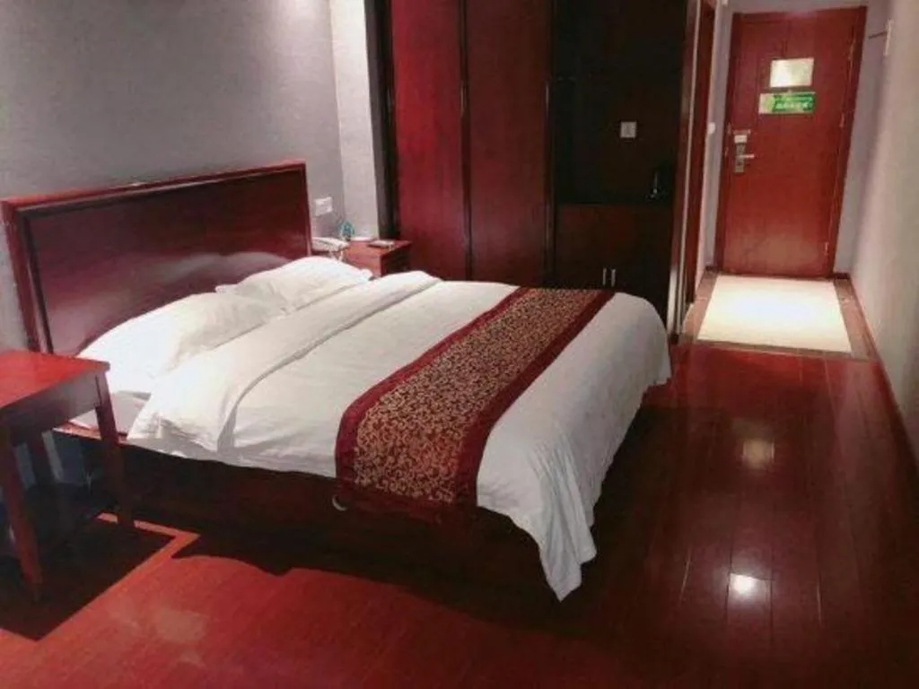 Bed in GreenTree Inn Suzhou Shihu Suli Road Express Hotel