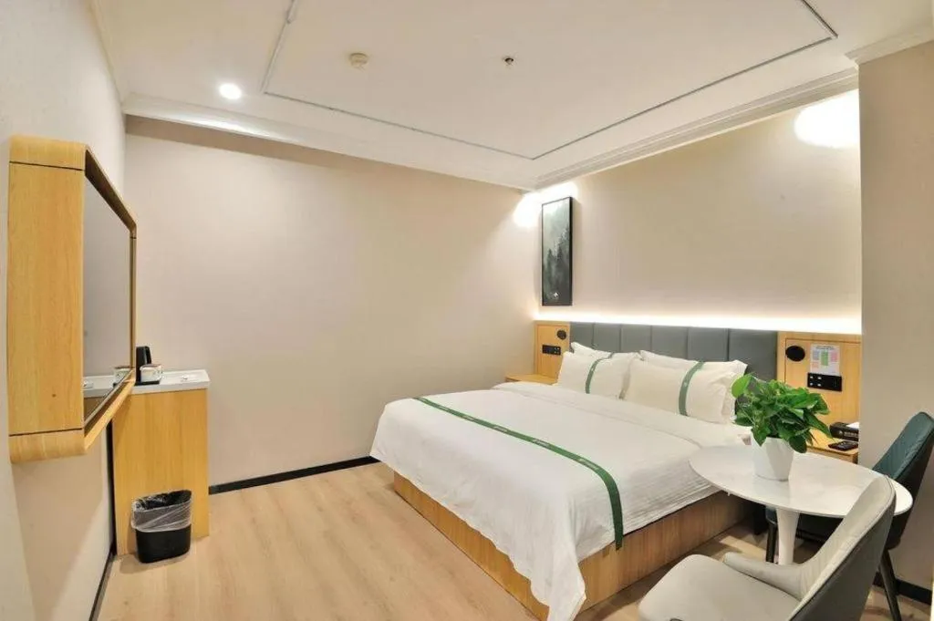 Bed in GreenTree Inn Suzhou Shihu Suli Road Express Hotel