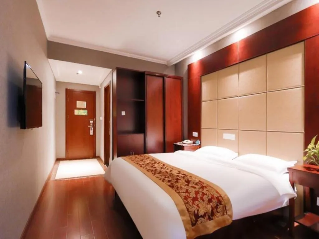 Bed in GreenTree Inn Suzhou Shihu Suli Road Express Hotel