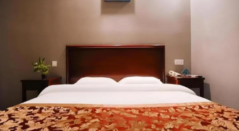 Bed in GreenTree Inn Suzhou Shihu Suli Road Express Hotel