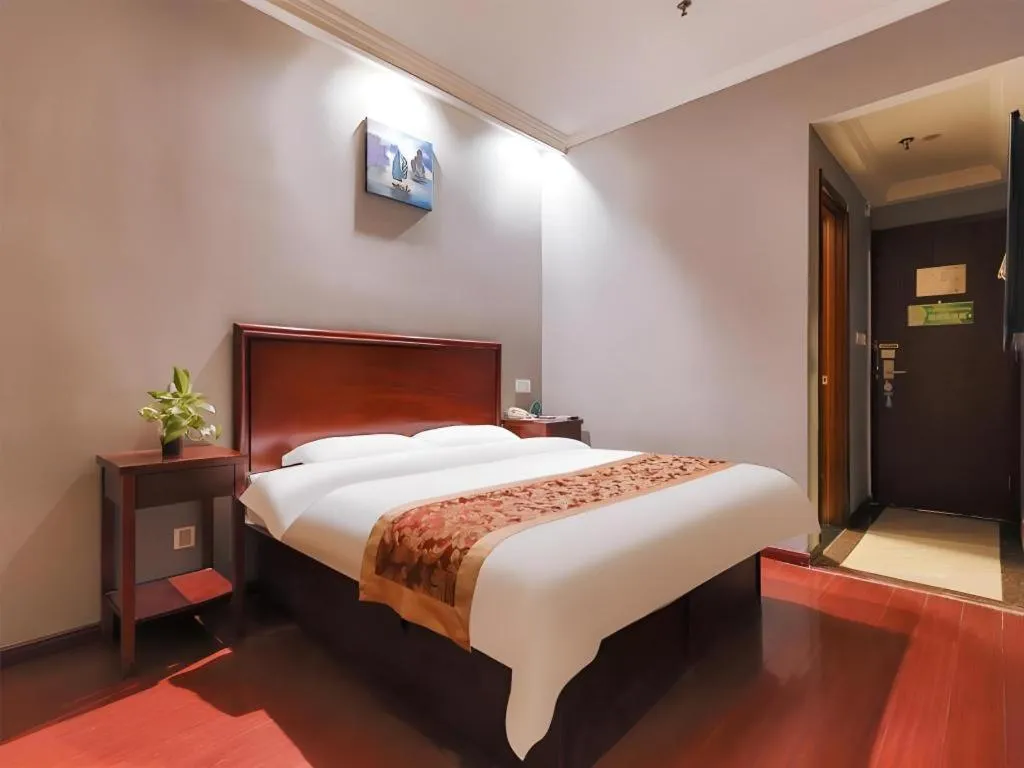 Bed in GreenTree Inn Suzhou Shihu Suli Road Express Hotel