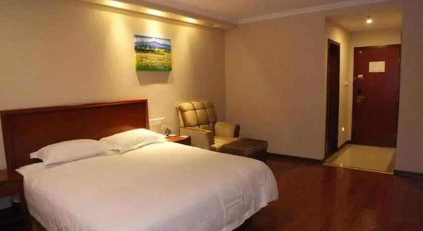 Bed in GreenTree Inn Xuzhou High Speed Railway Station Express Hotel