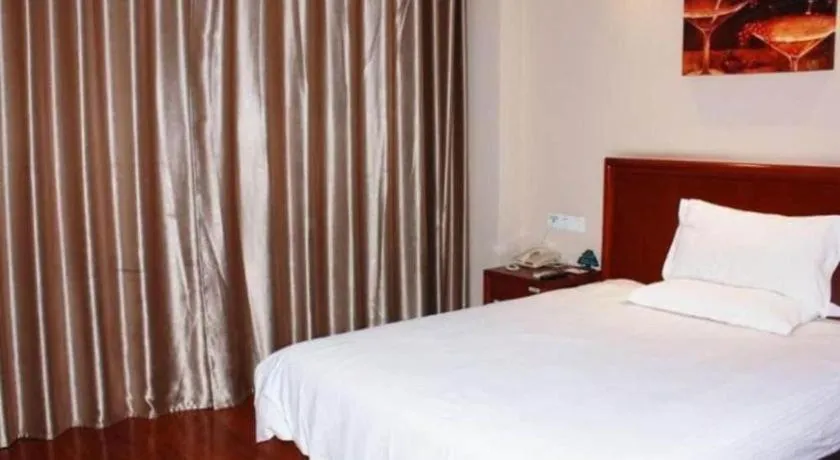 Bed in GreenTree Inn Xuzhou High Speed Railway Station Express Hotel