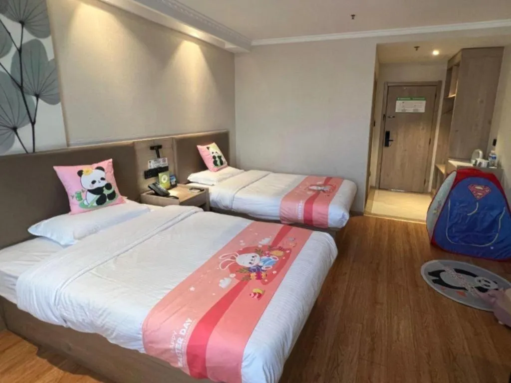 Bed in GreenTree Inn Xuzhou High Speed Railway Station Express Hotel