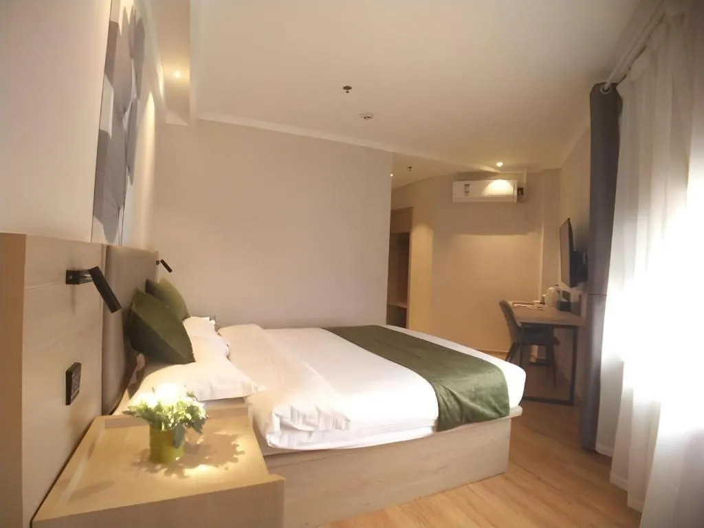 Bed in GreenTree Inn Xuzhou High Speed Railway Station Express Hotel