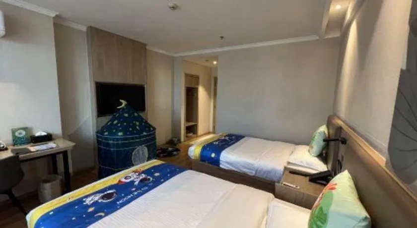 Bed in GreenTree Inn Xuzhou High Speed Railway Station Express Hotel