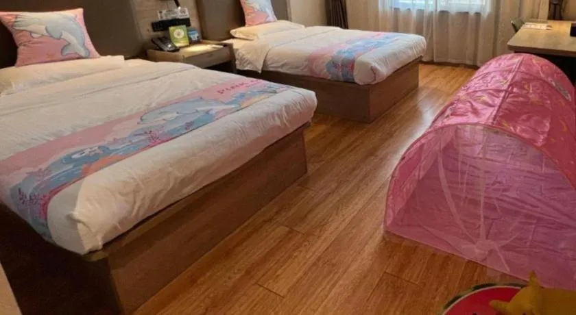Bed in GreenTree Inn Xuzhou High Speed Railway Station Express Hotel