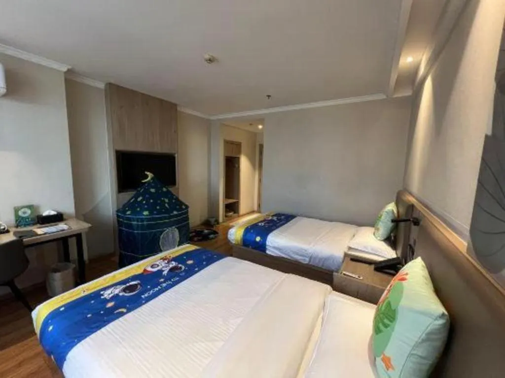 Bed in GreenTree Inn Xuzhou High Speed Railway Station Express Hotel