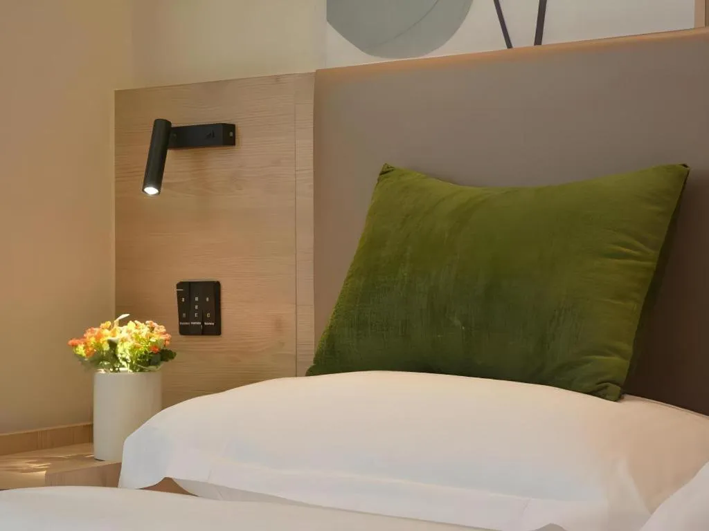 Bed in GreenTree Inn Xuzhou High Speed Railway Station Express Hotel