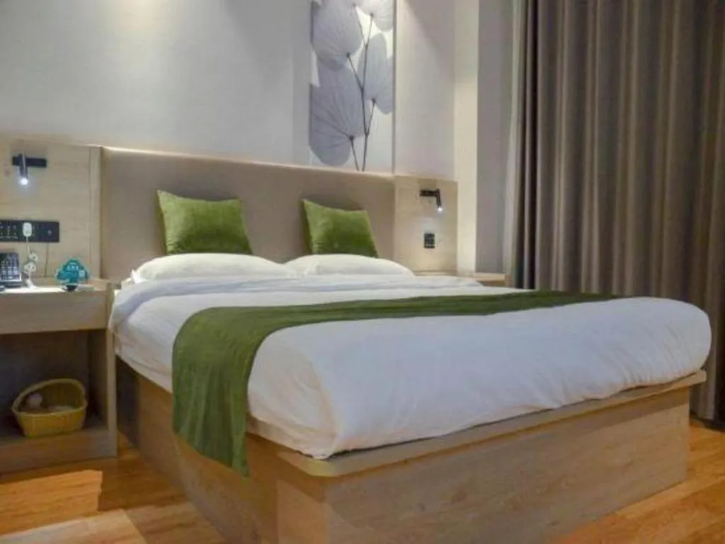 Bed in GreenTree Inn Xuzhou High Speed Railway Station Express Hotel
