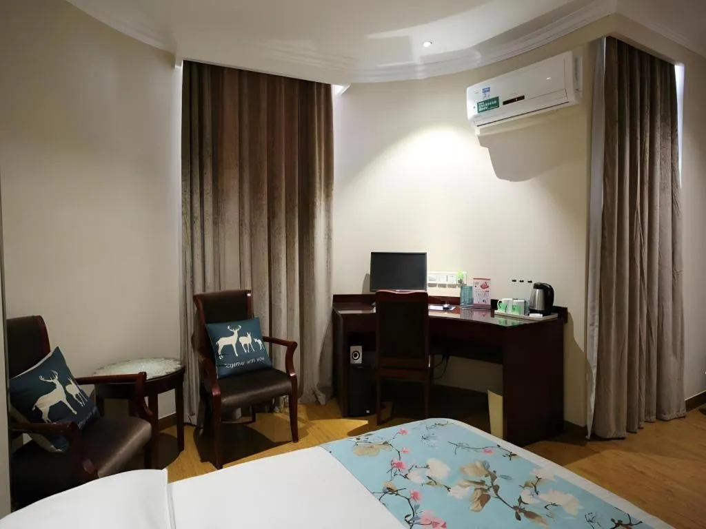 Bed in GreenTree Inn Jiangsu Wuxi Xishan DongTing Erquan East Road XinGuang Newly Estate Express Hotel