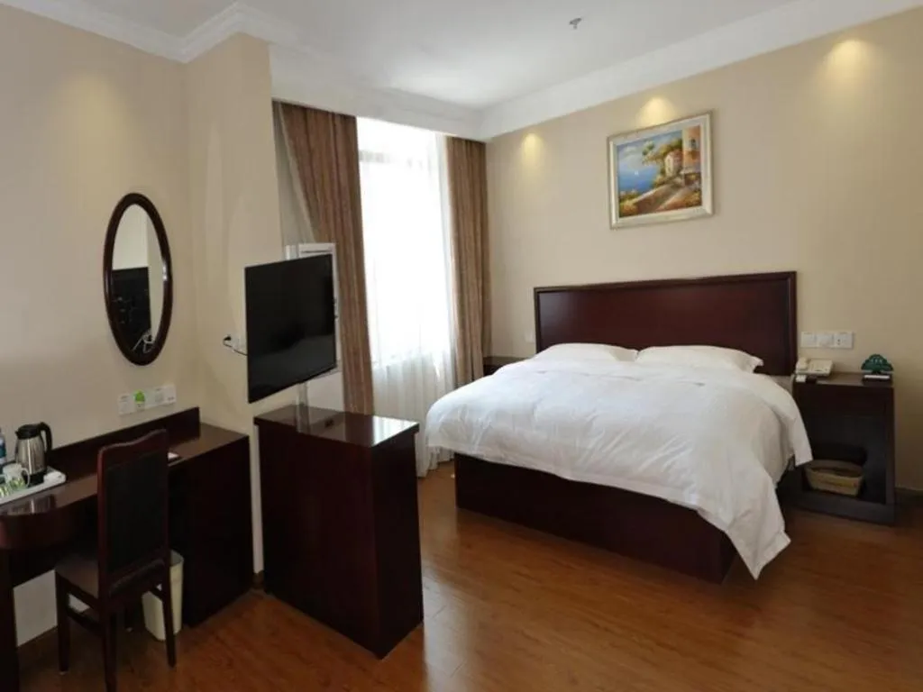 Bed in GreenTree Inn Jiangsu Wuxi Xishan DongTing Erquan East Road XinGuang Newly Estate Express Hotel