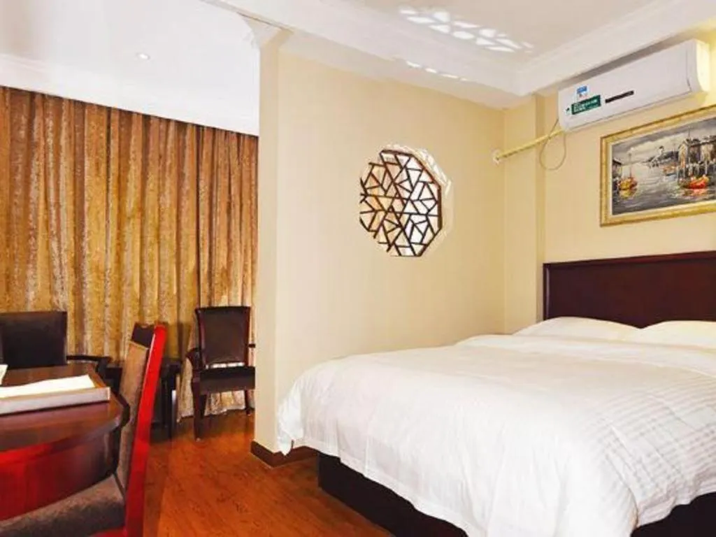 Bed in GreenTree Inn Jiangsu Wuxi Xishan DongTing Erquan East Road XinGuang Newly Estate Express Hotel