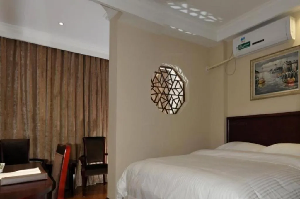 Bed in GreenTree Inn Jiangsu Wuxi Xishan DongTing Erquan East Road XinGuang Newly Estate Express Hotel