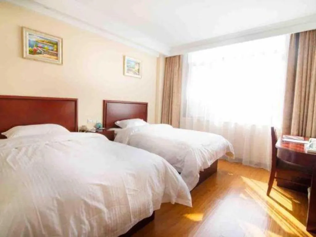 Bed in GreenTree Inn Jiangsu Wuxi Xishan DongTing Erquan East Road XinGuang Newly Estate Express Hotel