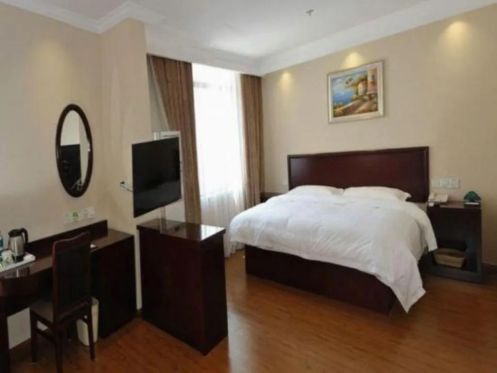 Bed in GreenTree Inn Jiangsu Wuxi Xishan DongTing Erquan East Road XinGuang Newly Estate Express Hotel