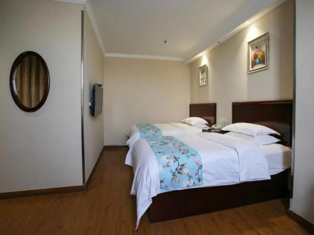 Bed in GreenTree Inn Jiangsu Wuxi Xishan DongTing Erquan East Road XinGuang Newly Estate Express Hotel