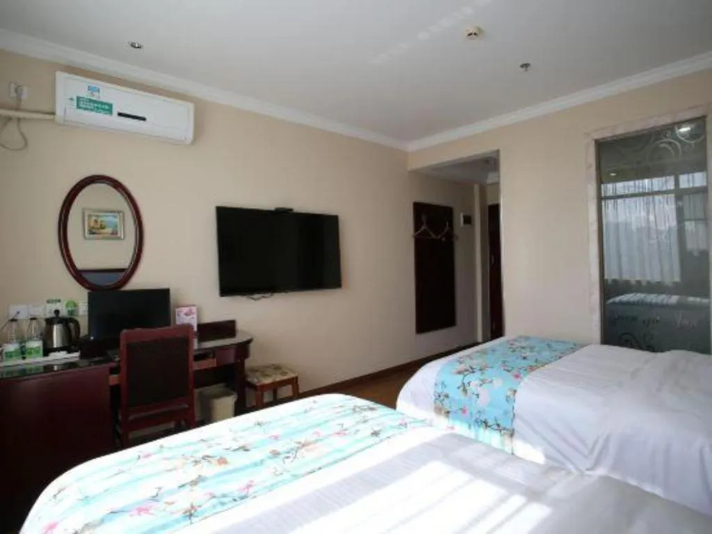 Bed in GreenTree Inn Jiangsu Wuxi Xishan DongTing Erquan East Road XinGuang Newly Estate Express Hotel