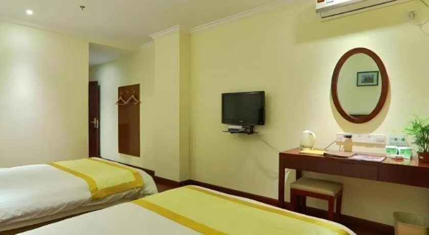 Bed in GreenTree Inn Nanjing Software Valley DaDingFang Express Hotel