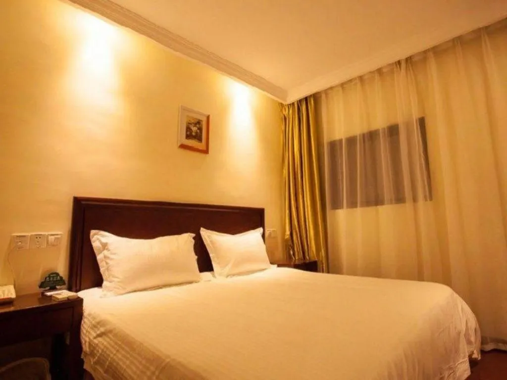 Bed in GreenTree Inn Nanjing Software Valley DaDingFang Express Hotel