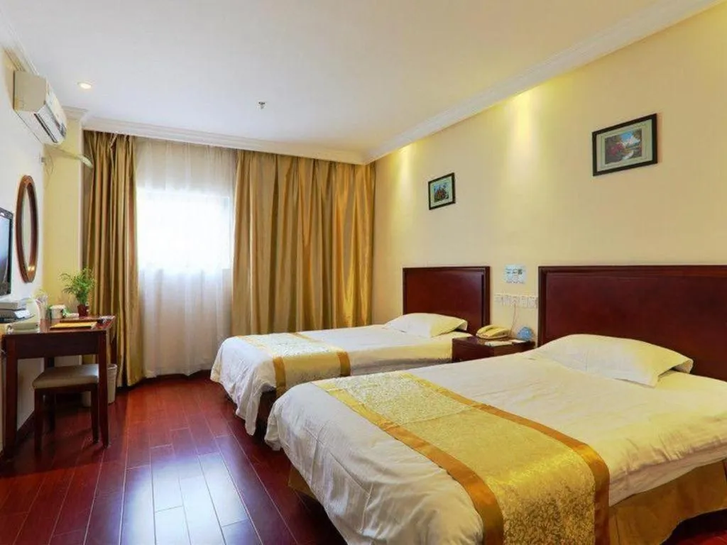 Bed in GreenTree Inn Nanjing Software Valley DaDingFang Express Hotel
