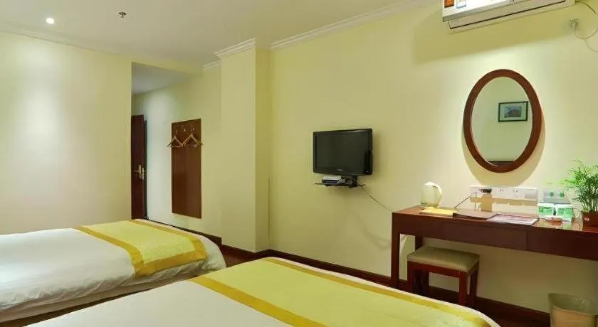 Bed in GreenTree Inn Nanjing Software Valley DaDingFang Express Hotel