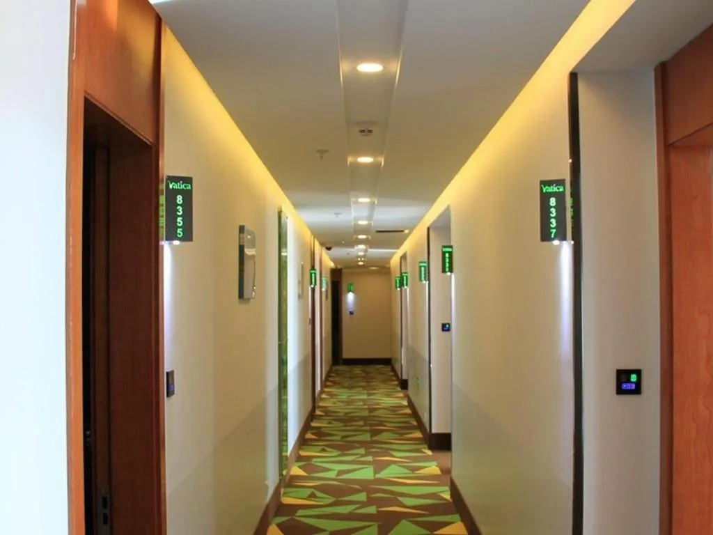 Vatica ShangHai Pudong Airport Disney Huaxia(E) Road Metro Station Hotel .