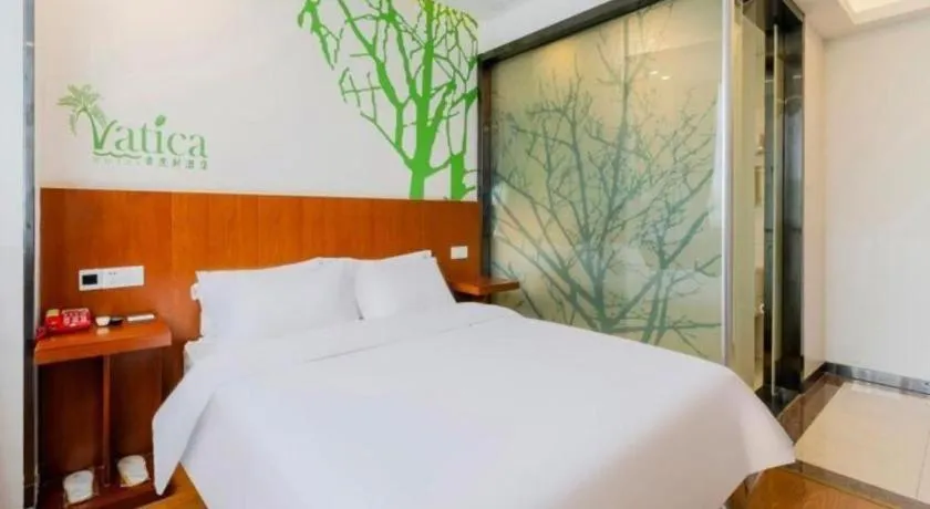 Bed in Vatica ShangHai Pudong Airport Disney Huaxia(E) Road Metro Station Hotel .