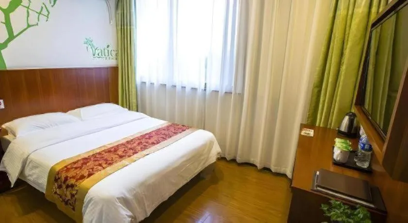 Bed in Vatica ShangHai Pudong Airport Disney Huaxia(E) Road Metro Station Hotel .