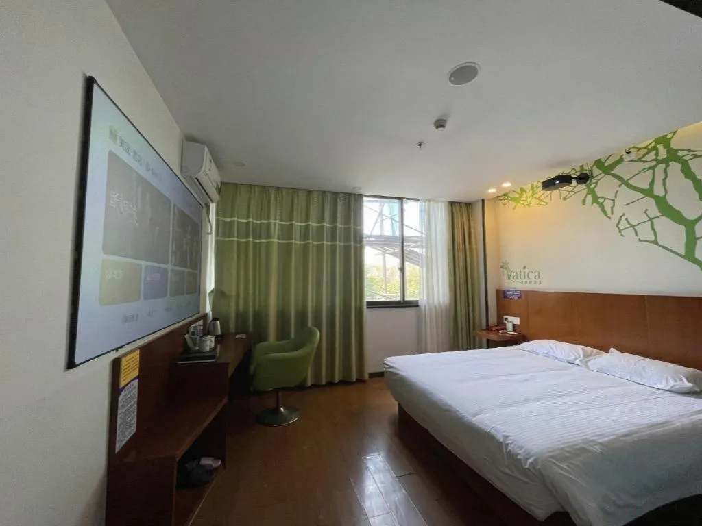 Bed in Vatica ShangHai Pudong Airport Disney Huaxia(E) Road Metro Station Hotel .