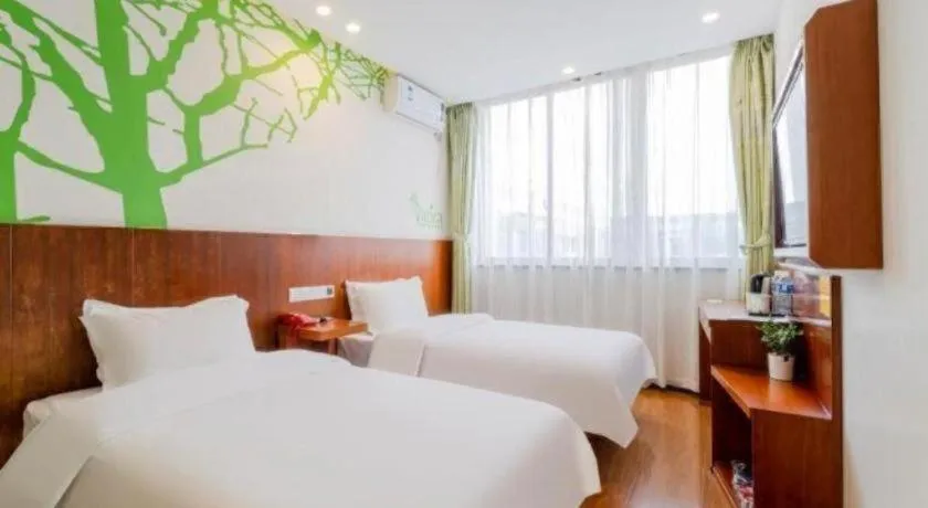 Bed in Vatica ShangHai Pudong Airport Disney Huaxia(E) Road Metro Station Hotel .