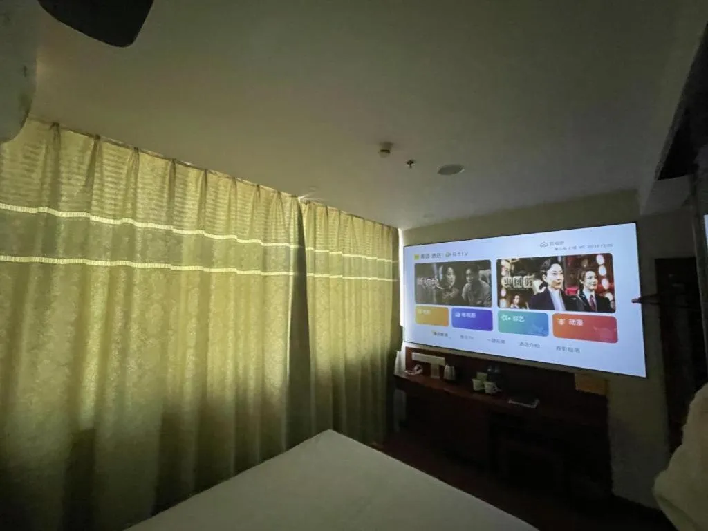 Bed in Vatica ShangHai Pudong Airport Disney Huaxia(E) Road Metro Station Hotel .