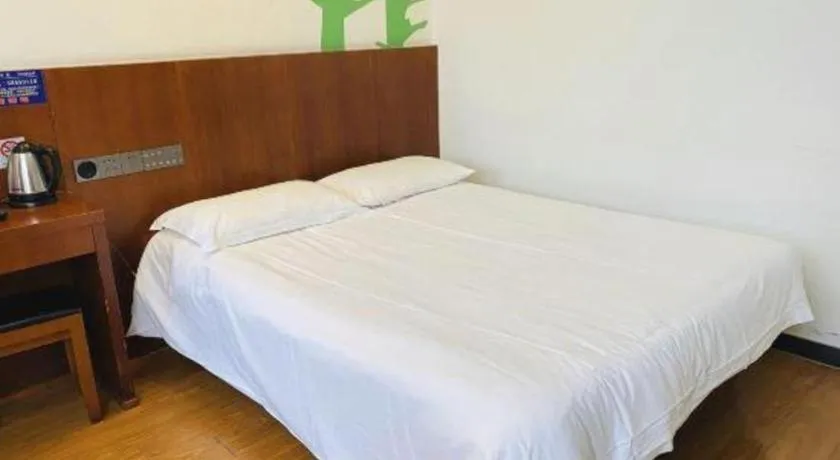 Bed in Vatica ShangHai Pudong Airport Disney Huaxia(E) Road Metro Station Hotel .