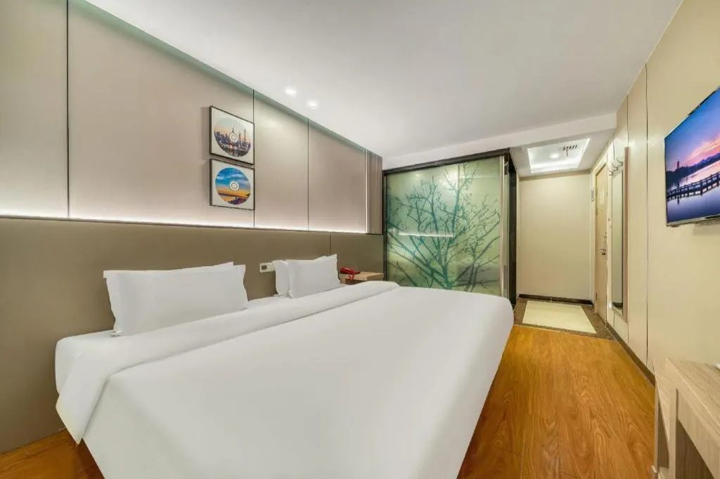 Bed in Vatica ShangHai Pudong Airport Disney Huaxia(E) Road Metro Station Hotel .