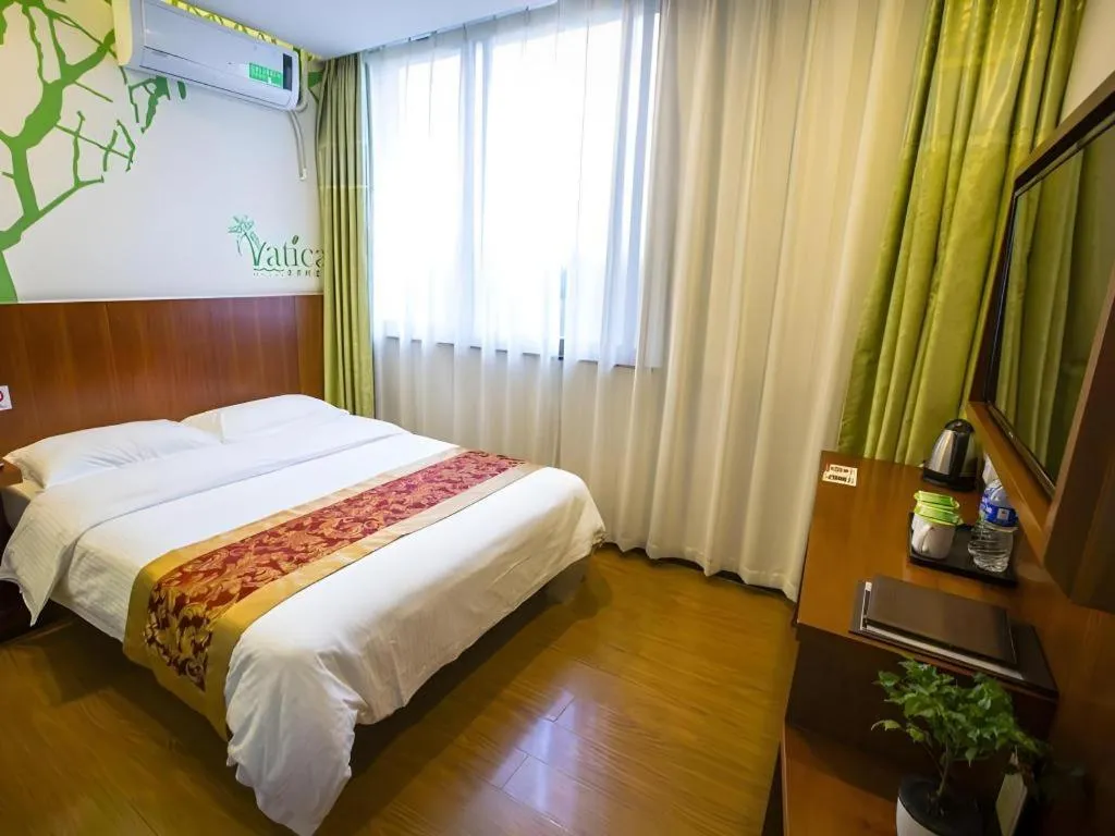 Bed in Vatica ShangHai Pudong Airport Disney Huaxia(E) Road Metro Station Hotel .