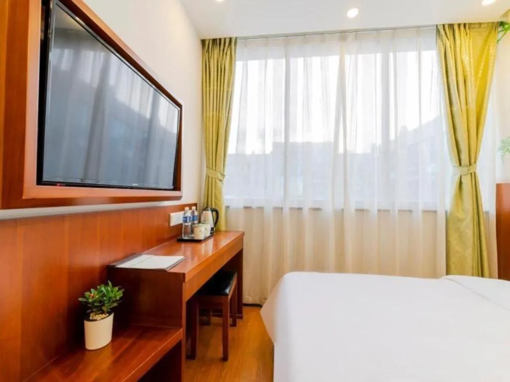 Bed in Vatica ShangHai Pudong Airport Disney Huaxia(E) Road Metro Station Hotel .