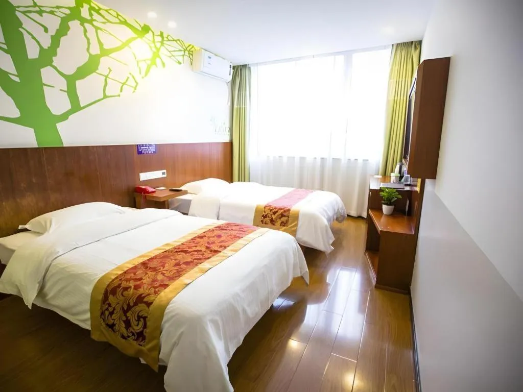 Bed in Vatica ShangHai Pudong Airport Disney Huaxia(E) Road Metro Station Hotel .