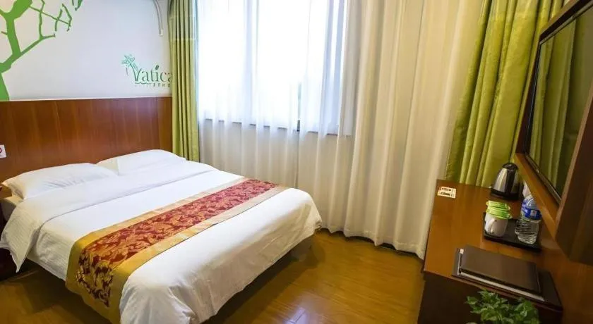 Bed in Vatica ShangHai Pudong Airport Disney Huaxia(E) Road Metro Station Hotel .