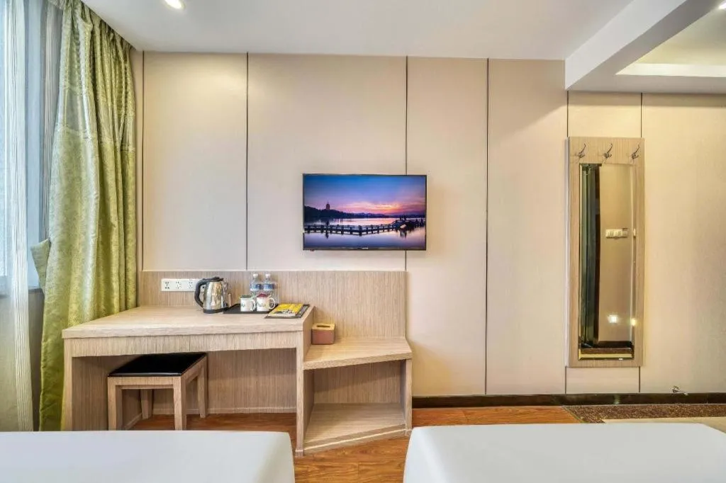 Vatica ShangHai Pudong Airport Disney Huaxia(E) Road Metro Station Hotel .