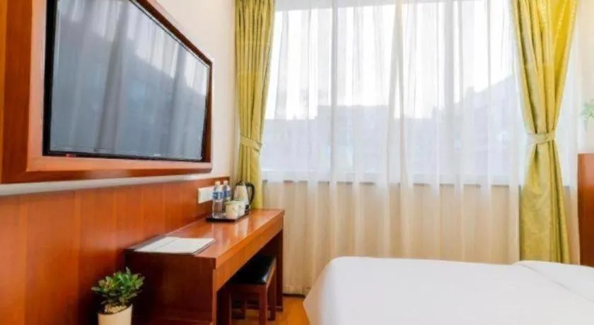 Bed in Vatica ShangHai Pudong Airport Disney Huaxia(E) Road Metro Station Hotel .