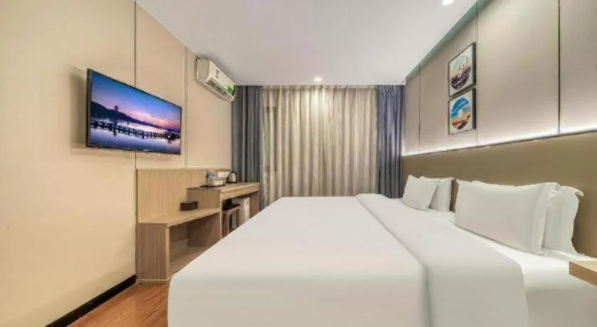 Bed in Vatica ShangHai Pudong Airport Disney Huaxia(E) Road Metro Station Hotel .