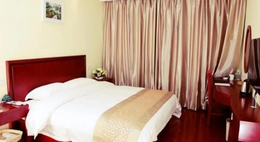 Bed in GreenTree Inn Nanjing Dachang Getang Metro Station Express Hotel