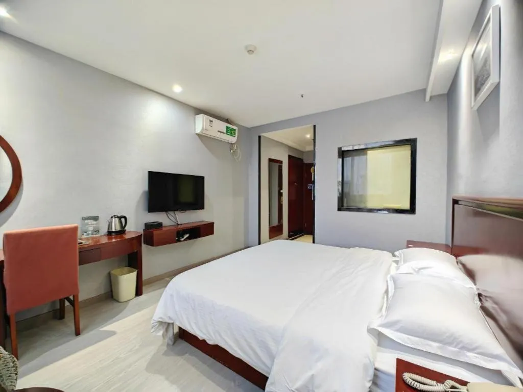 Bed in GreenTree Inn Nanjing Dachang Getang Metro Station Express Hotel